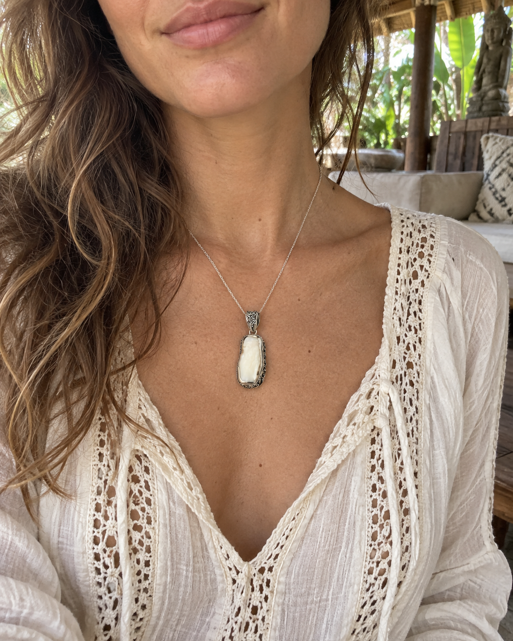 Mother of Pearl Swirl Byron Pendant PP002
