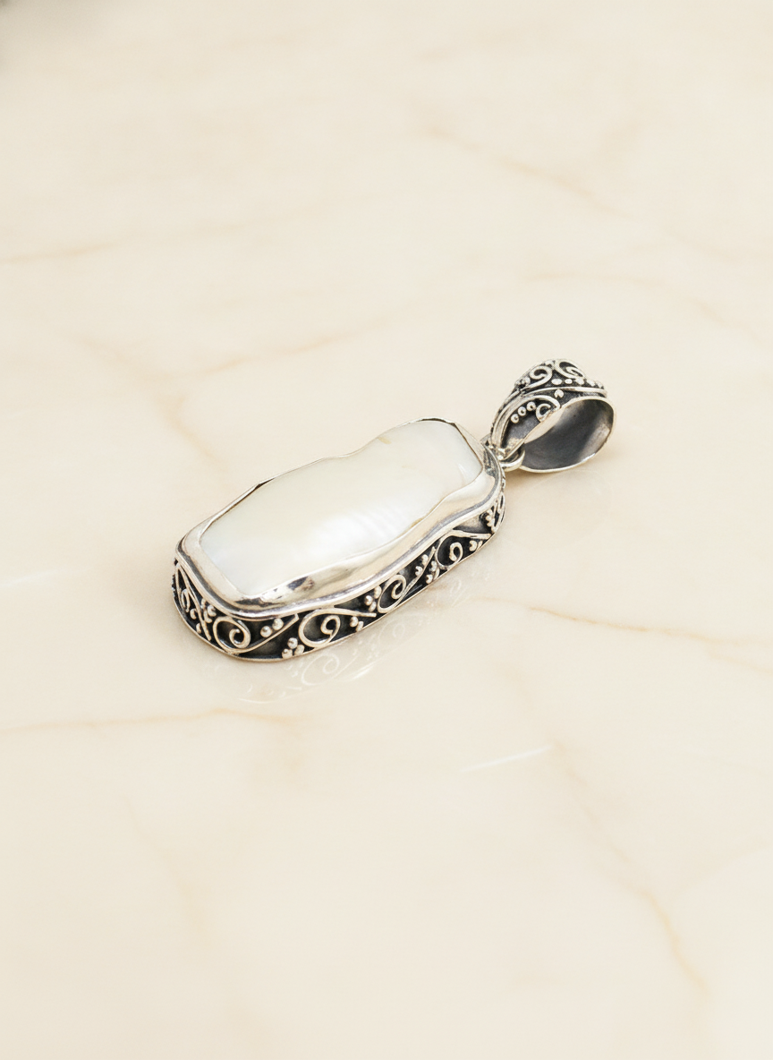 Mother of Pearl Swirl Byron Pendant PP002