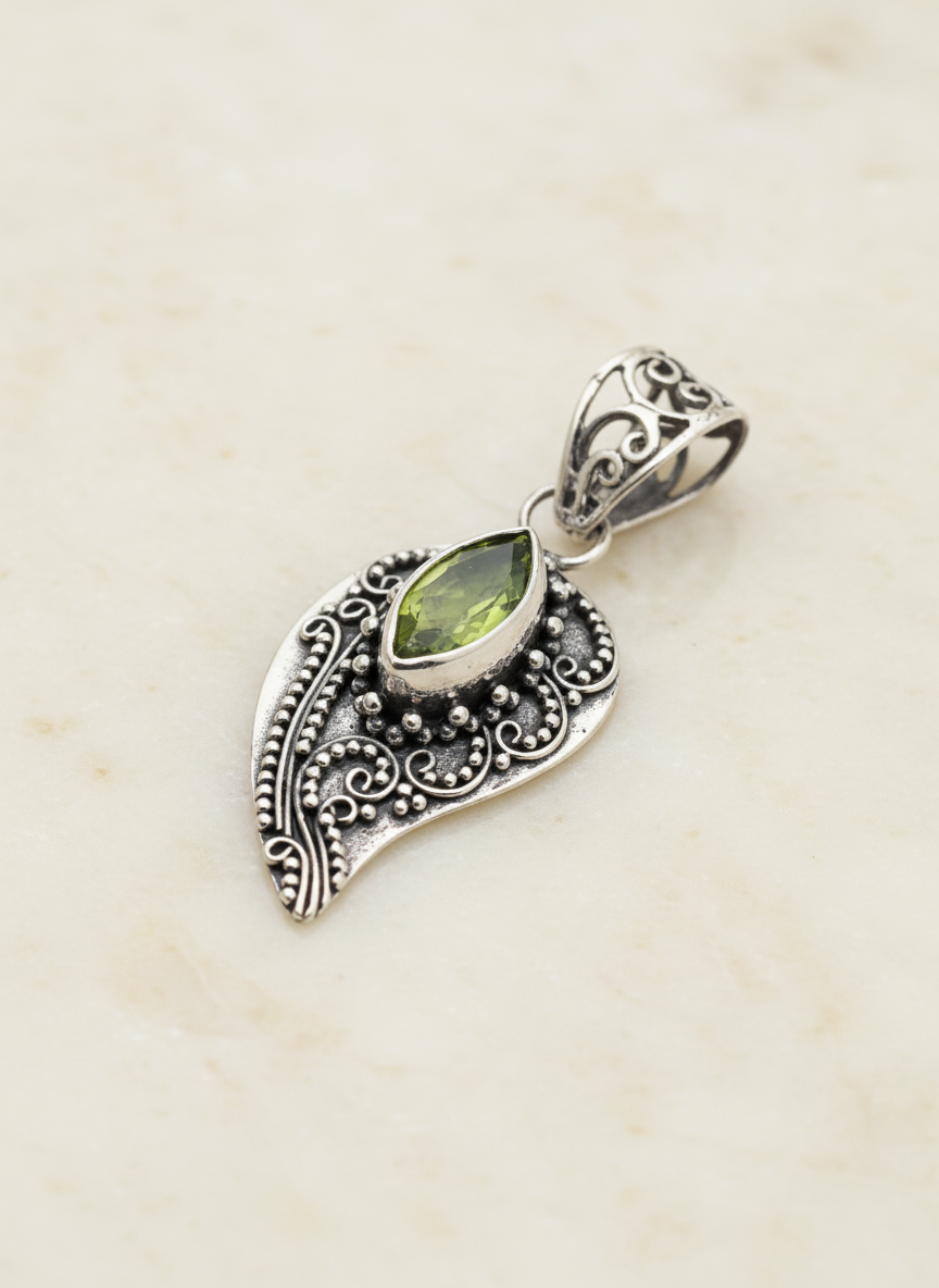 Peridot Leaf Byron Pendant PA095